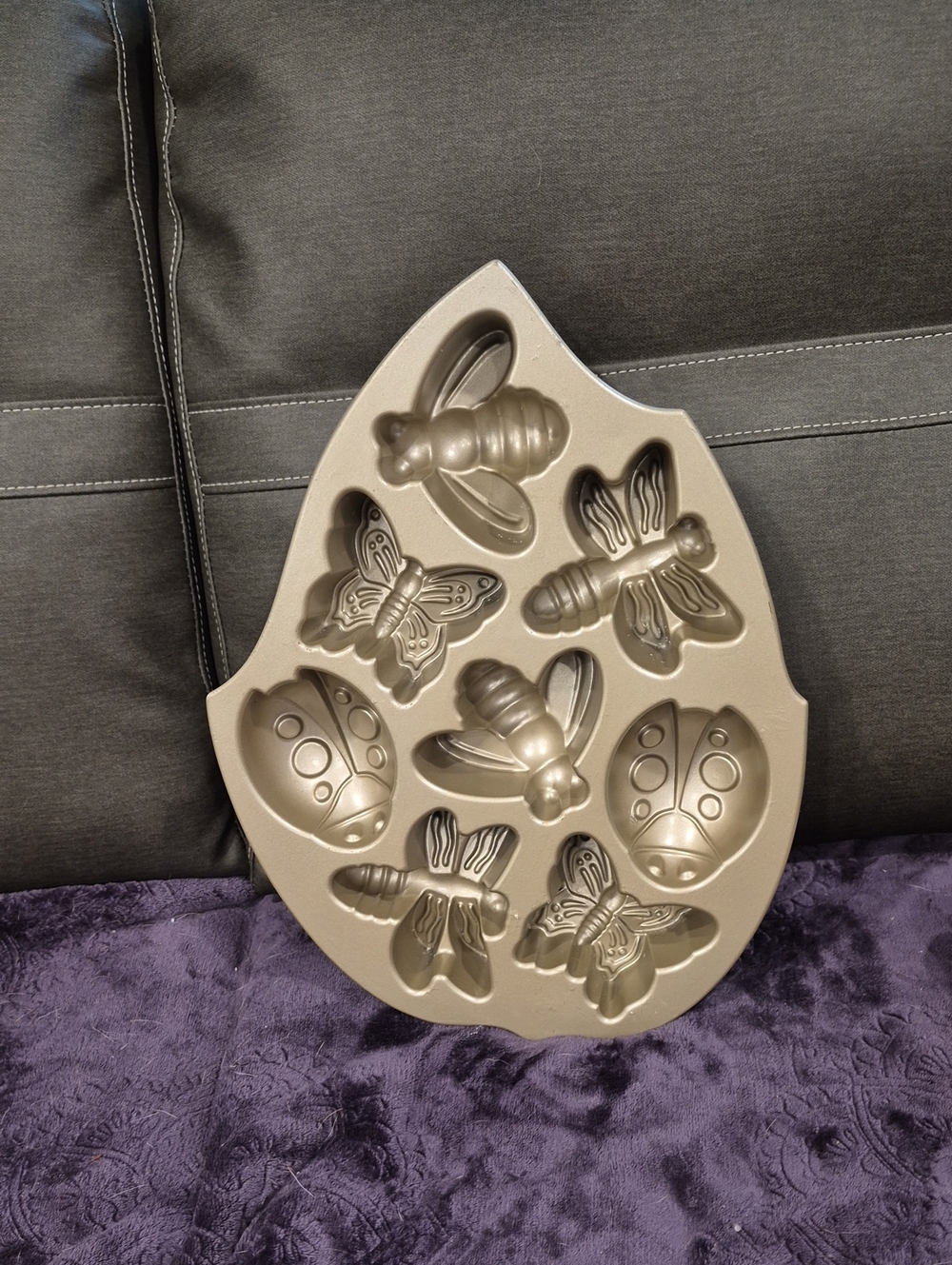 Bug-Shaped Nonstick Baking Pan - Bees, Butterflies & Ladybugs
